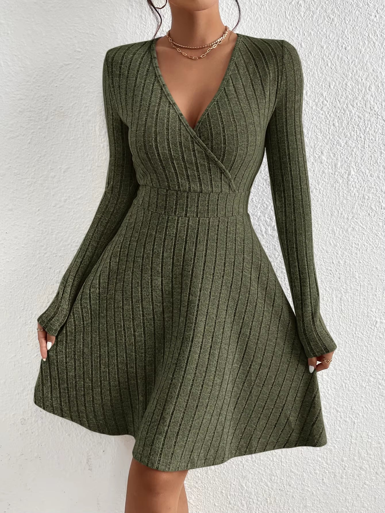 Autumn and Winter New V-Neck Sexy Waistline A-Line Umbrella Skirt Big Swing Long-Sleeved Knit Dress