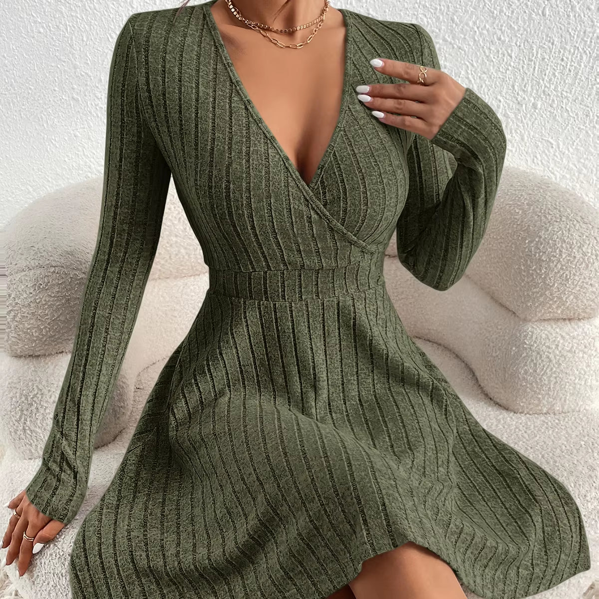 Autumn and Winter New V-Neck Sexy Waistline A-Line Umbrella Skirt Big Swing Long-Sleeved Knit Dress