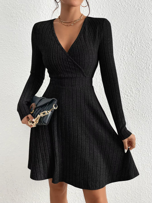 Autumn and Winter New V-Neck Sexy Waistline A-Line Umbrella Skirt Big Swing Long-Sleeved Knit Dress
