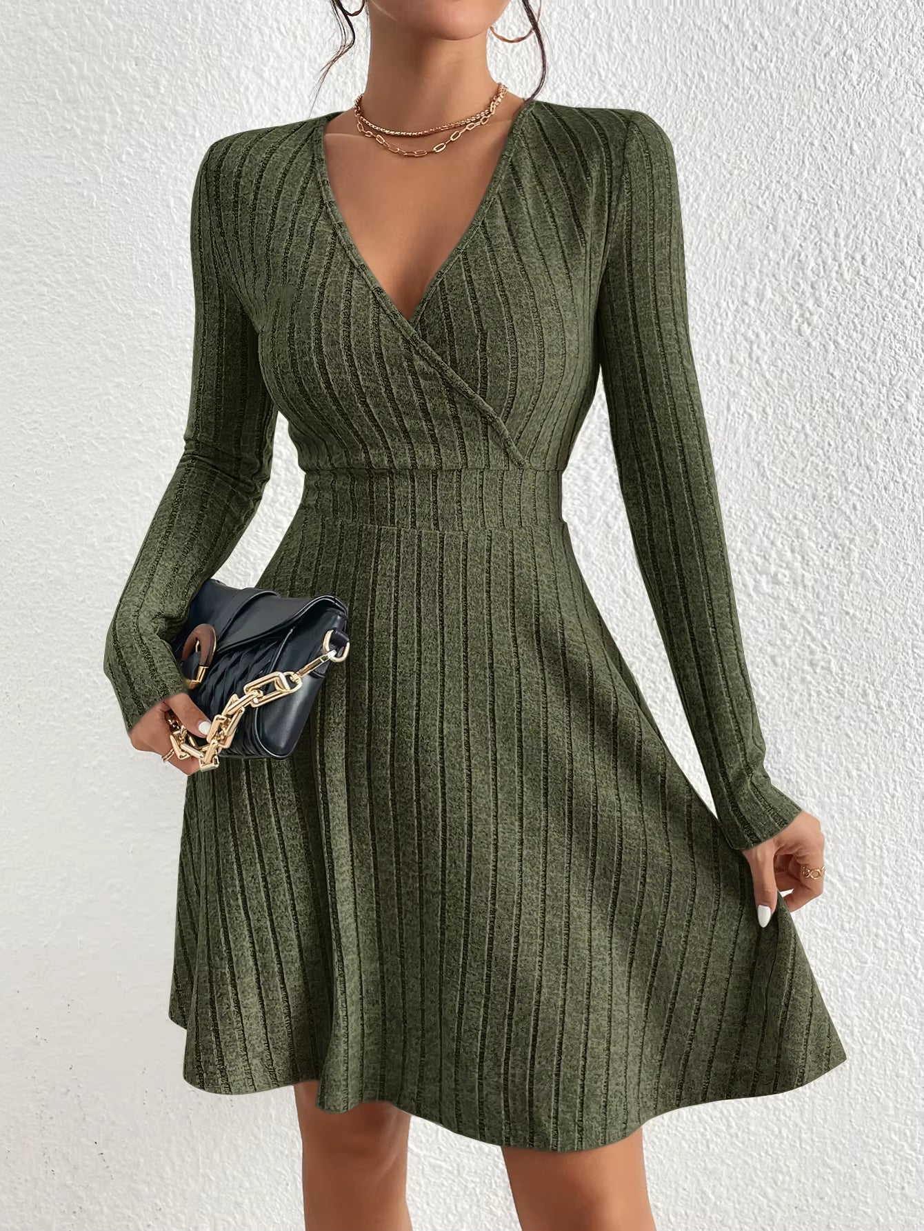 Autumn and Winter New V-Neck Sexy Waistline A-Line Umbrella Skirt Big Swing Long-Sleeved Knit Dress