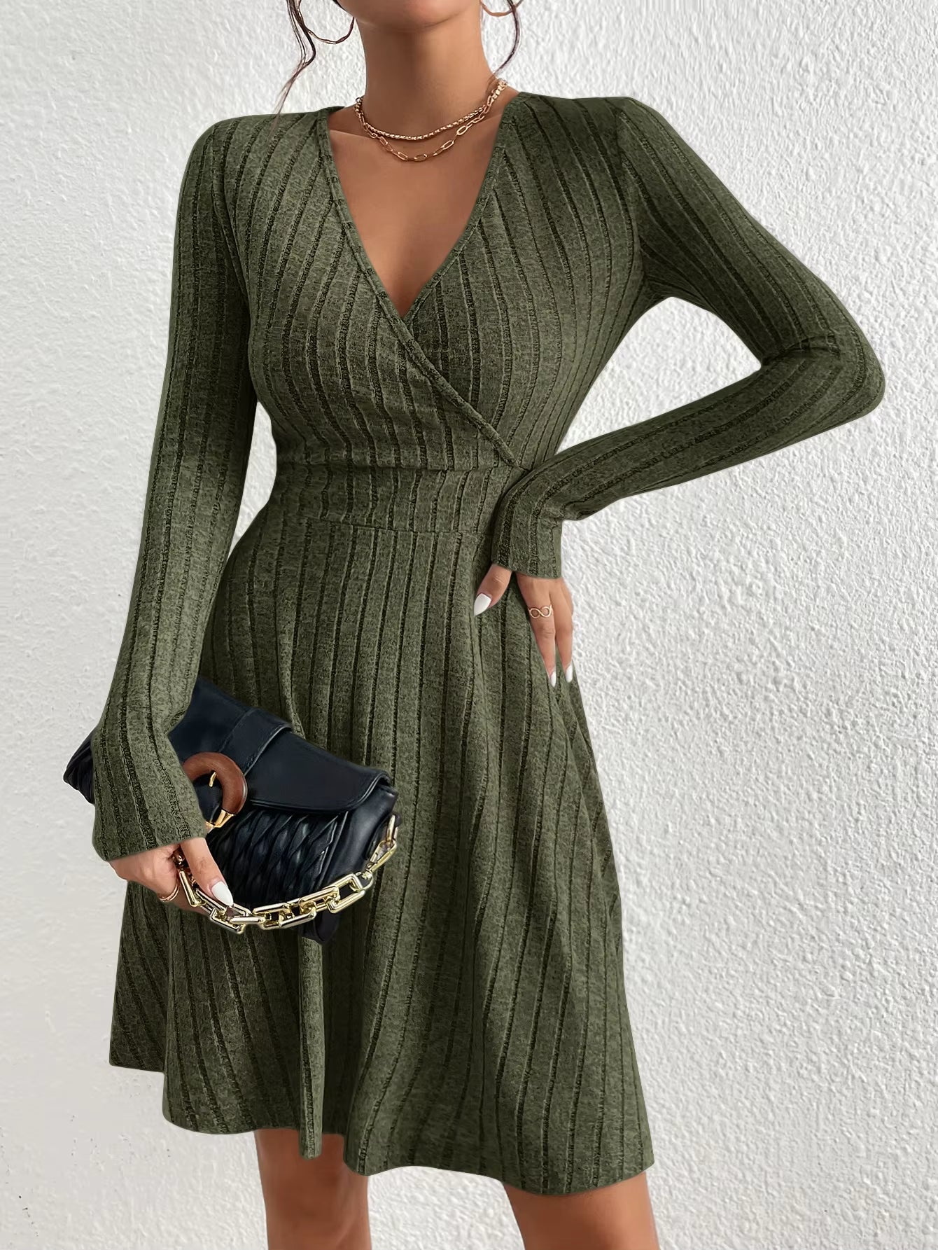 Autumn and Winter New V-Neck Sexy Waistline A-Line Umbrella Skirt Big Swing Long-Sleeved Knit Dress