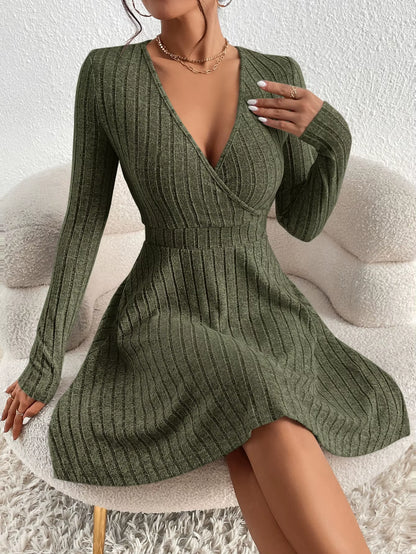 Autumn and Winter New V-Neck Sexy Waistline A-Line Umbrella Skirt Big Swing Long-Sleeved Knit Dress