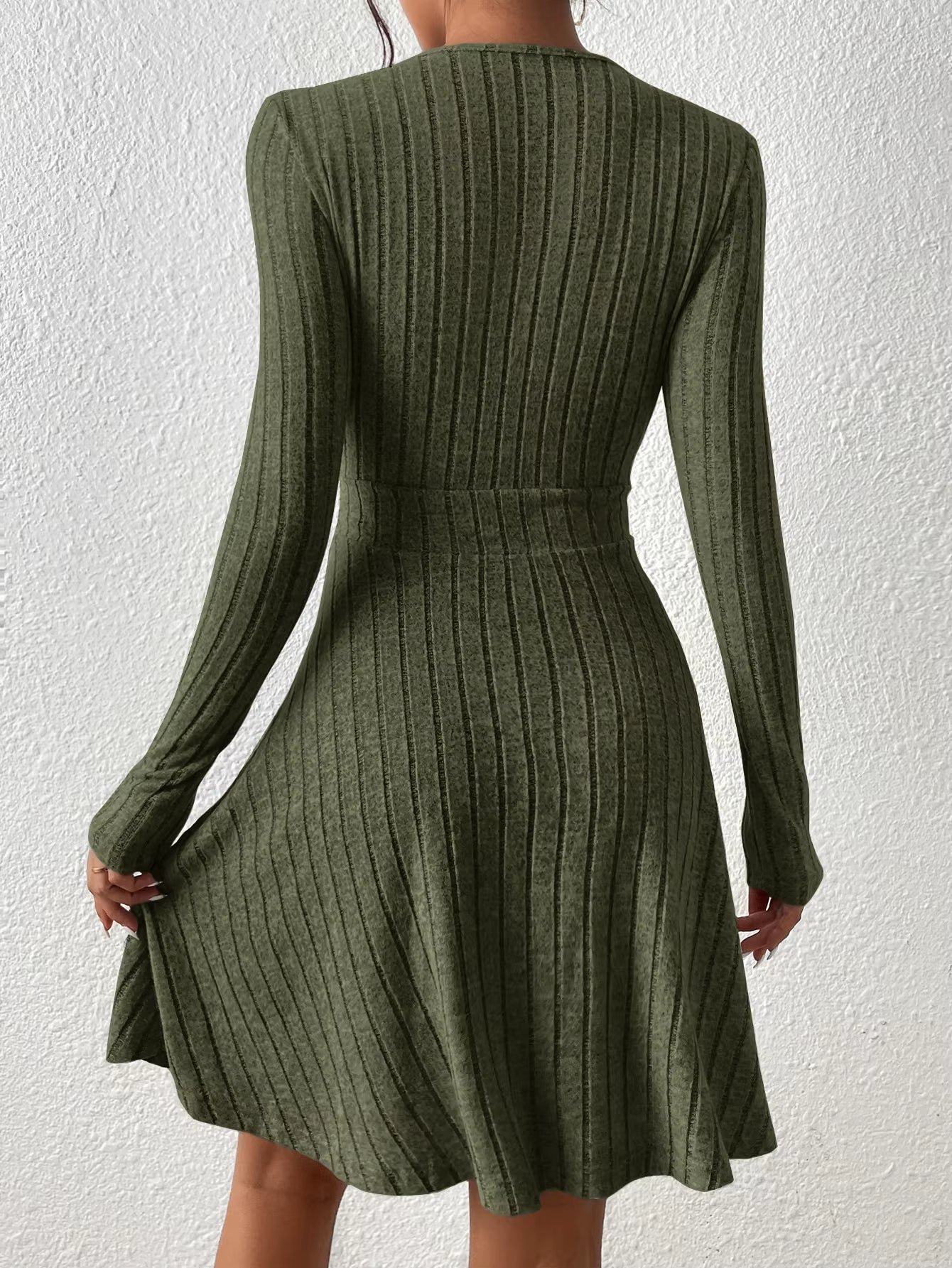 Autumn and Winter New V-Neck Sexy Waistline A-Line Umbrella Skirt Big Swing Long-Sleeved Knit Dress